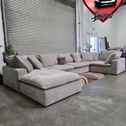 ‼️Liquidation sale ‼️ Sereen Cloud Sectional Couch(Free Delivery)