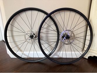 Specialized Axis Elite wheelset with Shimano disc rotors