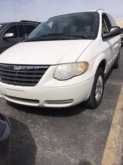 2005 Chrysler Town and Country (Willing to Make a Deal!)