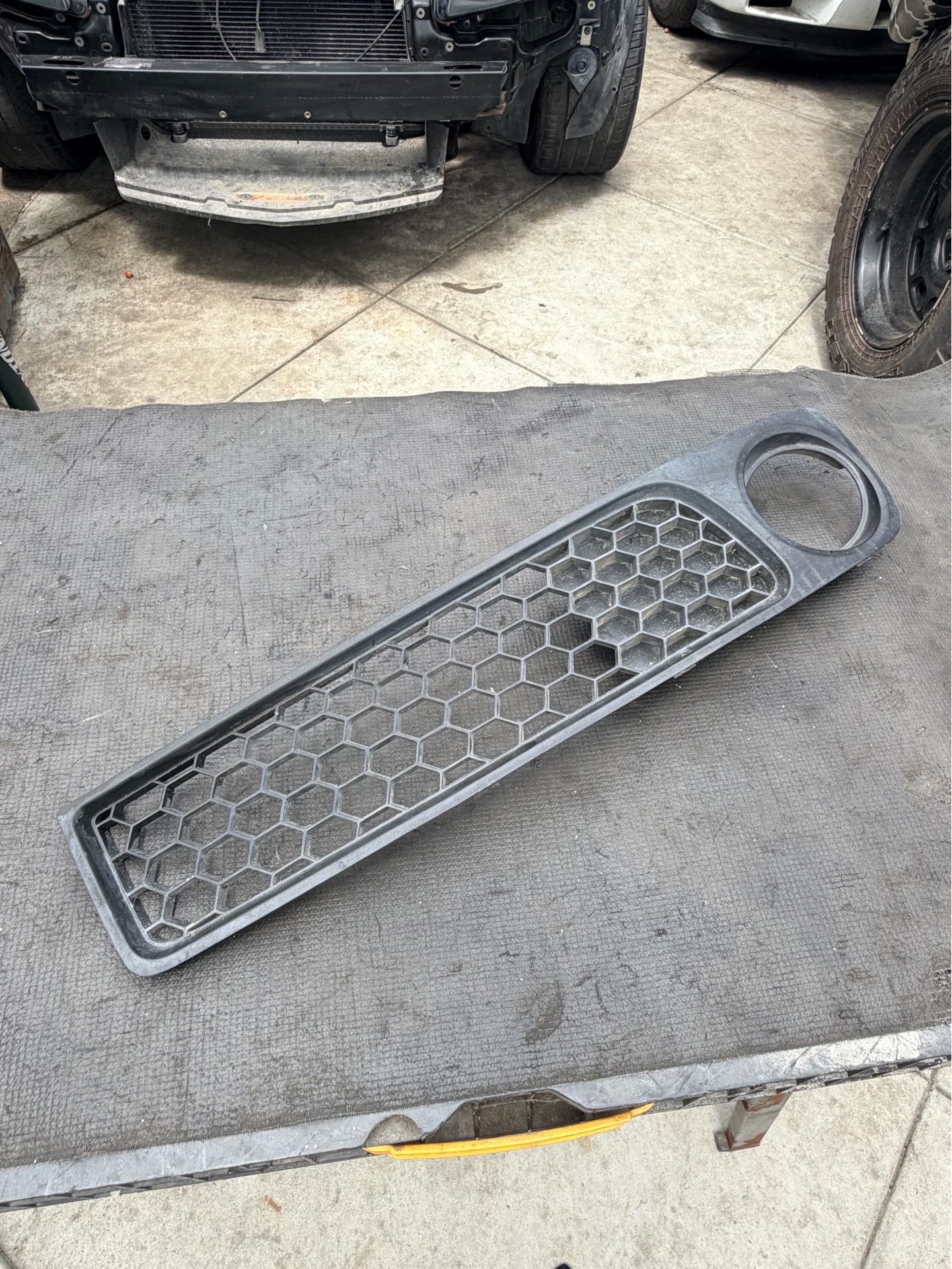 G8 Gt lower grill