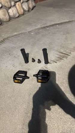 Se bike grips and pedals