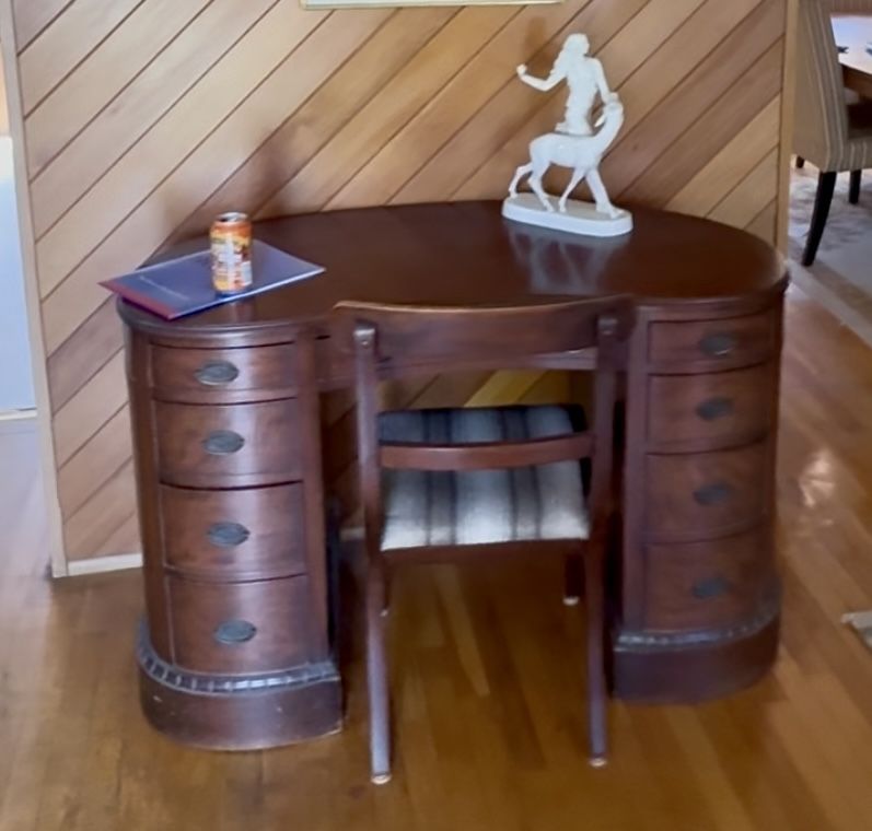 Beautiful Vintage  Mahogany Desk 