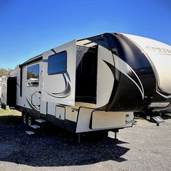 2018 Keystone Sprinter Limited Series 3341FWFLS – Spacious 4-Slide 5th Wheel | Great Value