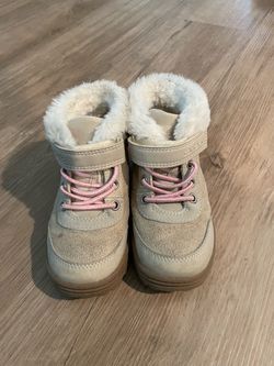 Kids boots size 9