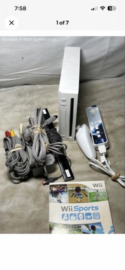 Wi sports bundle with console 1 controllers sensor bar and cables av power