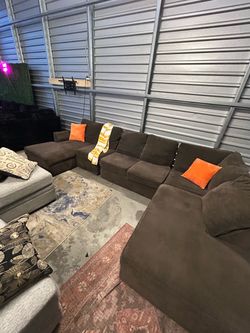 Large Fabric Sectional Sofa w double Chaise