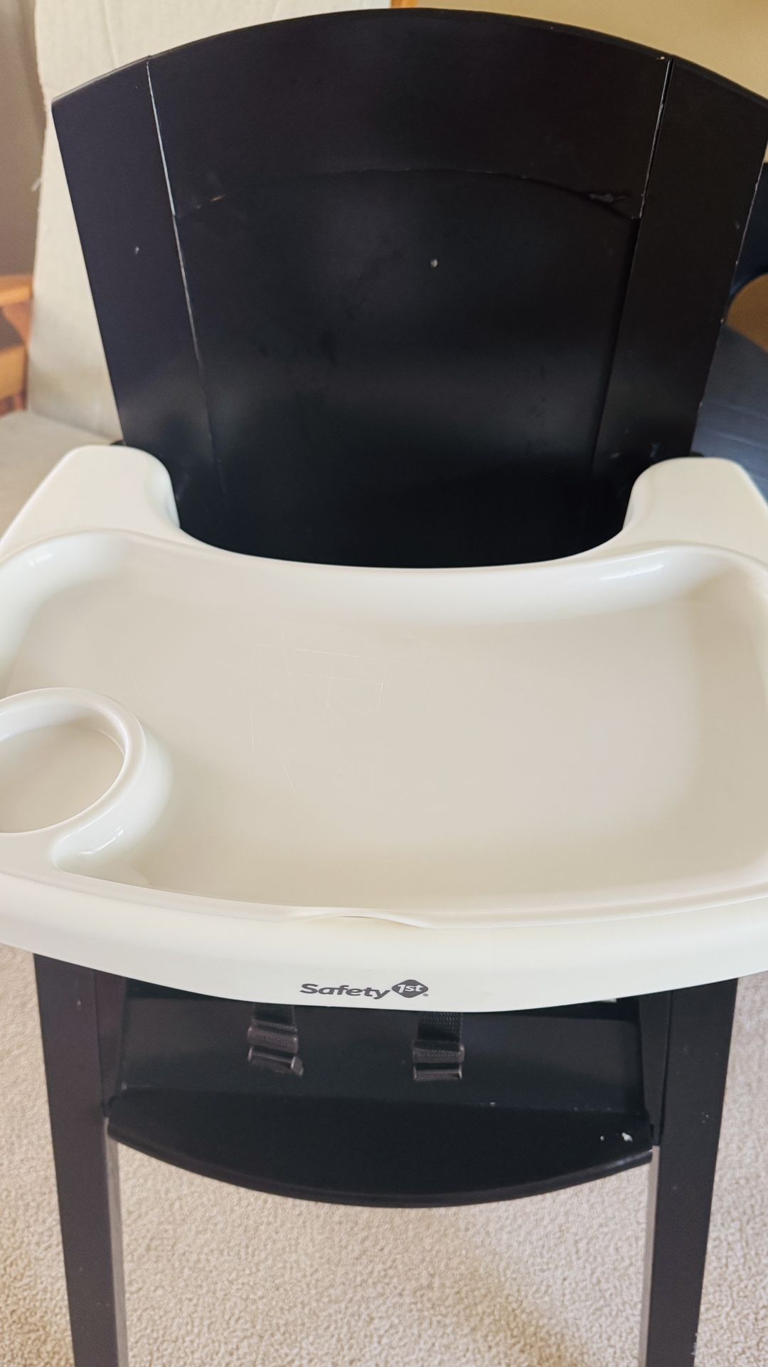 SAFETY 1st HIGH CHAIR