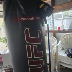 saco de box  y guantes