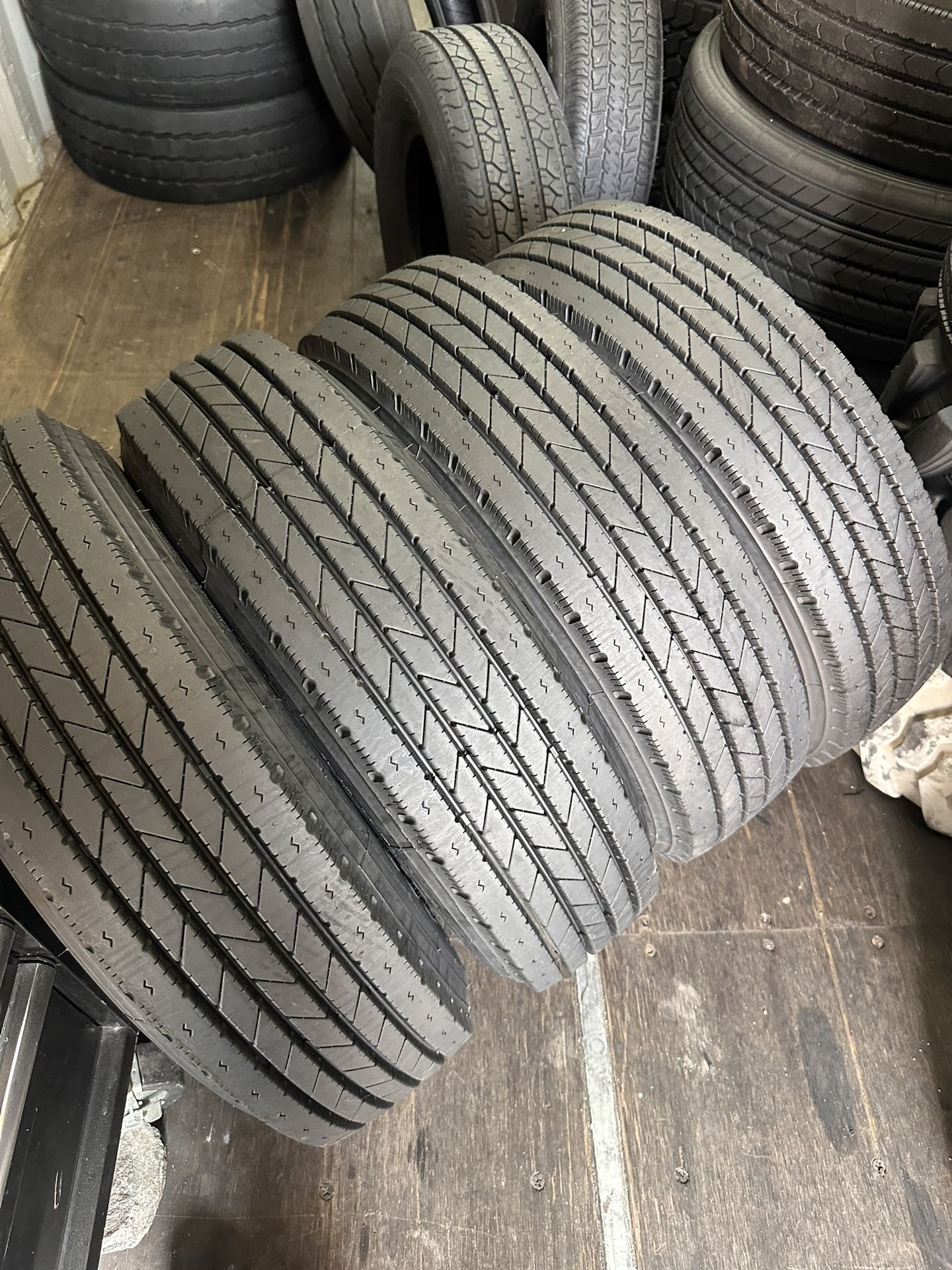 215/75/17.5 Hercules