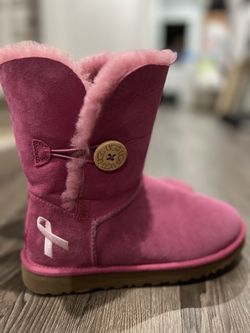 Uggs ( Breast cancer Awareness) Limited! Size 6