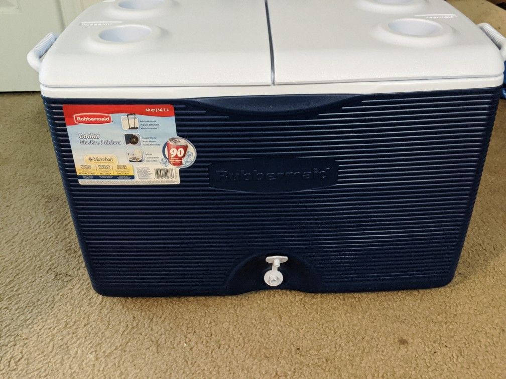 Rubbermaid 60qt wheeled cooler