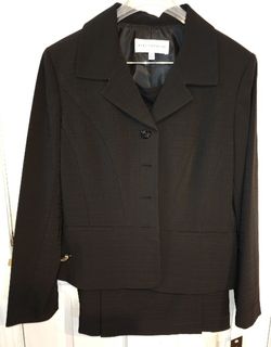 Ladies Suit Size 14