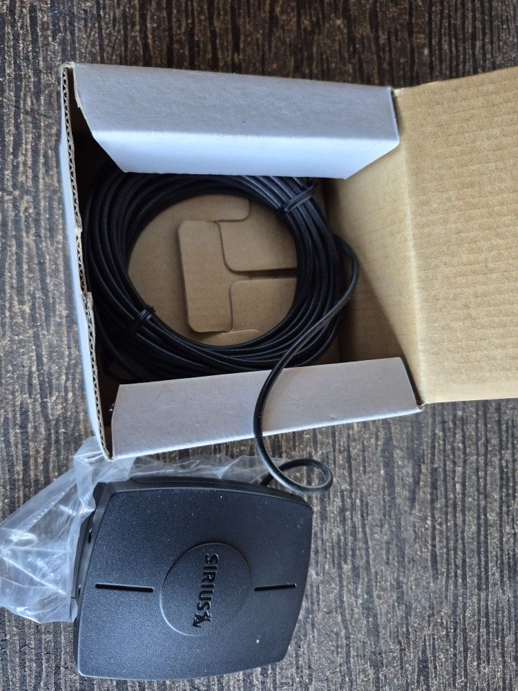 Brand New/// SIRIUS Xm Radio Indoor- Outdoor // Home and Office Antenna