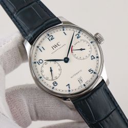 A classic versatile men's mechanical watch