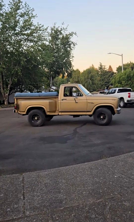 1980 Ford F-150 Ranger XLT – 5.0L V8 4-Speed Manual 4x4