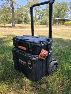 Ridgid rolling toolbox