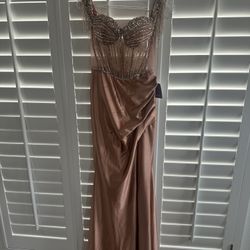 NWT Ladivine CD821 - Off-Shoulder Beaded Corset Bodice Prom Gown Rose Gold