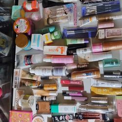 110 Piece Of Make Up Some Go For $30 $40 $50 Dollars For One Also Will Through In A Brush