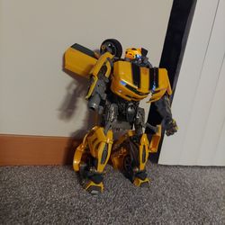 Transformers Bumblebee Movie Deluxe Scale Action Figure