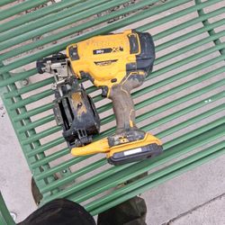 Roofing Gun Dewalt 20SR
