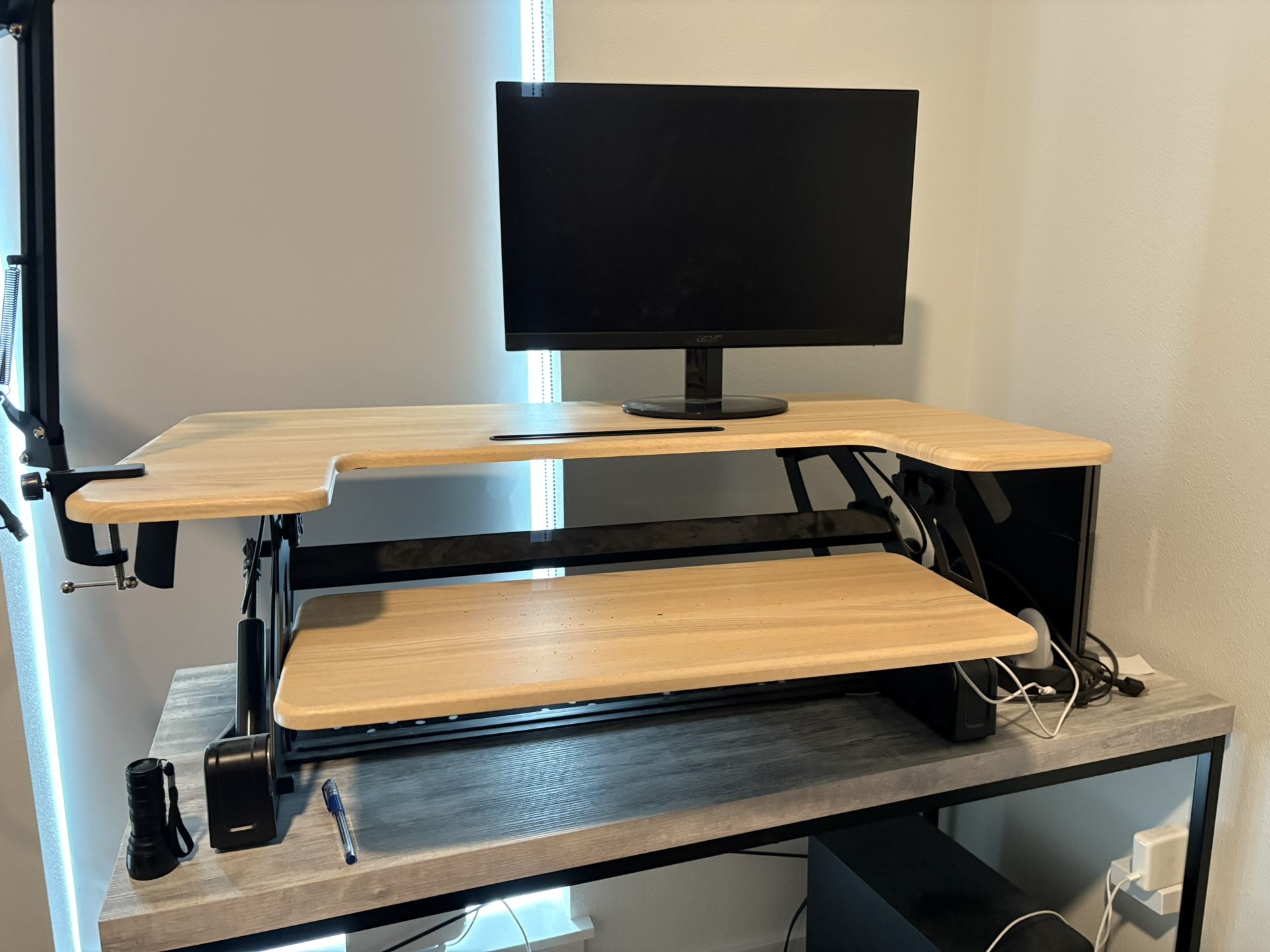 Vivo Standing Desktop
