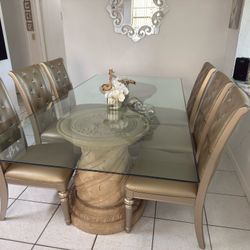 Dinning Table In Mint Condition For Sale At A Very Low Price