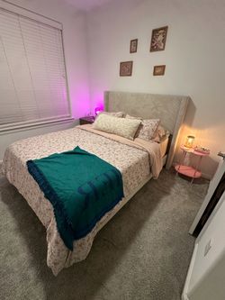 Queen size bed $100