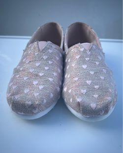 Tom’s size 5.5 Classic Rose Gold Heartsy Twill Glimmer Embroidery