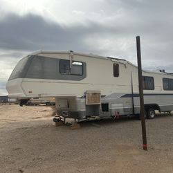 1991 5th Wheel Travel Trailer