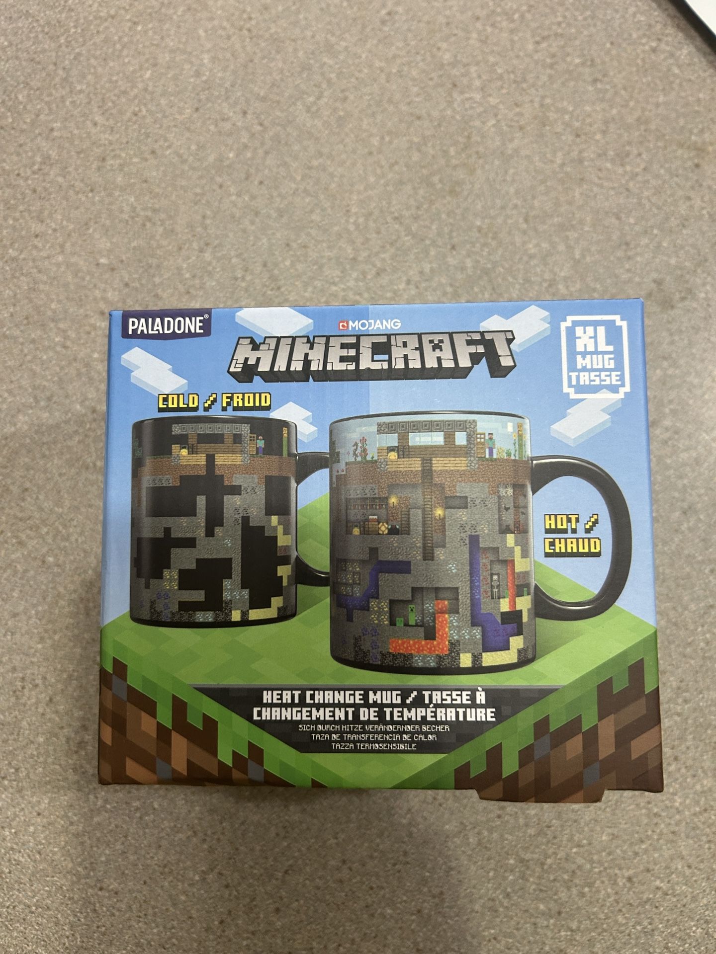 NWT Licensed Minecraft Heat Change Mug