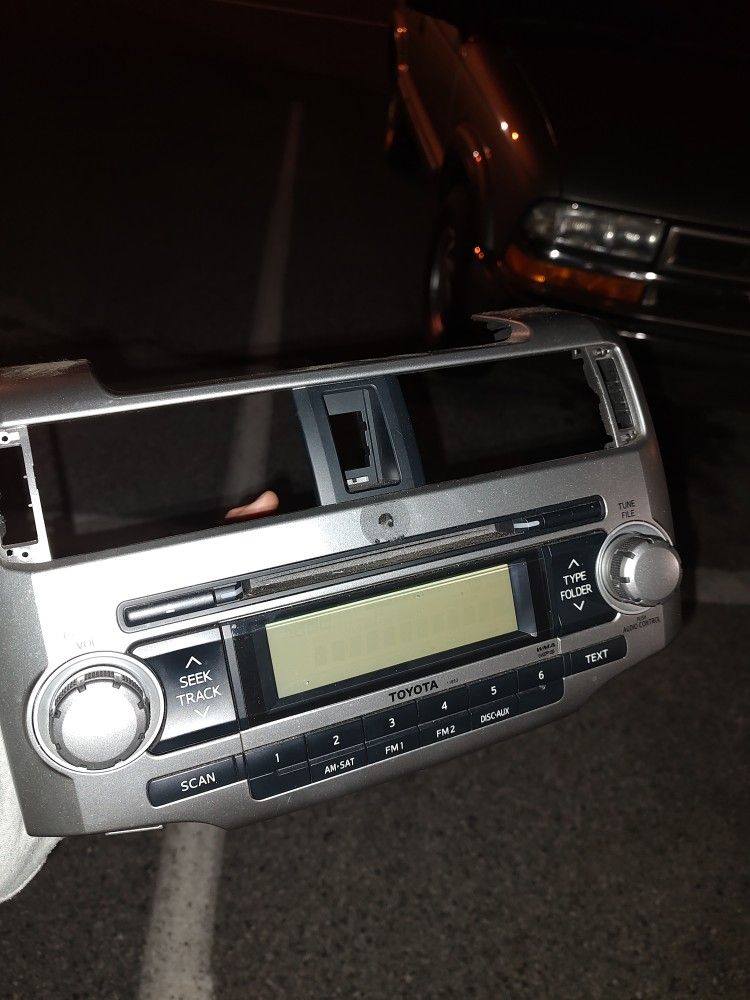 Head Unit And Console Trim