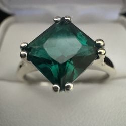 14k White Gold Emerald Ring~ lab created ~2.25CTW~Engagement Ring Size 9” Stamped 14k Size 9”