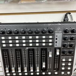 BEHRINGER X TOUCH COMPACT