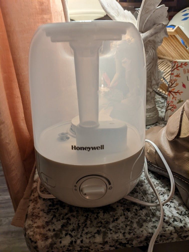 Honeywell White Humidifier