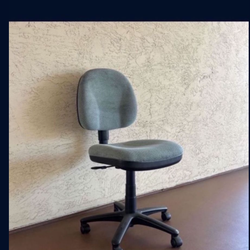 One Very Comfortable Office Master Task Chair Adjustable Desk Office Work School Chair