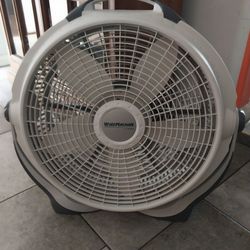 20" LASKO FAN ONLY USED FEW TIMES IS LIKE NEW 3 SPEED