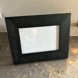 Black Wood Frame In Excellent Condition!  Holds 5” x 7”