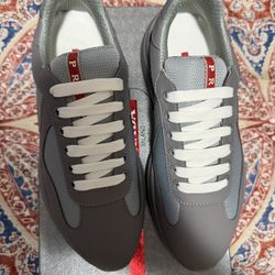 PRADA AMERICA RUBBER SIZE 8 FEMALE