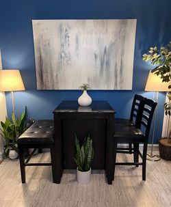Beautiful Height Breakfast or Dining Set Great Condition!!! Table with 2 Chairs and Bench! I Can Deliver