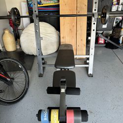 Gold’s Gym Bench Press