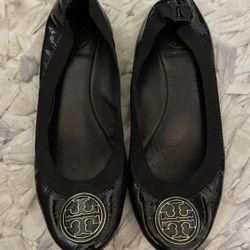 Tory Burch Flats - Size 7 Black/gold