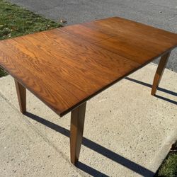 Berkline Farmhouse Dining Table w/ Hideaway Leaf - New - Marietta, Pa Pick Up