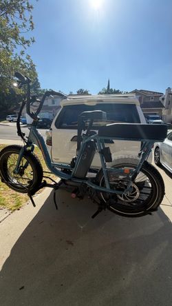 Rad Runner e-bike with Hollywood bike rack
