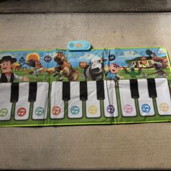 Toy Story Piano In Spanish (Will need Batteries)