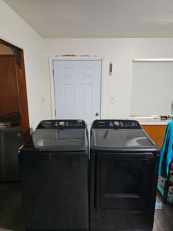 BLACK STAINLESS STEEL SAMSUNG WASHER AND DRYER SET BOTH ELECTRIC XL CAPACITY 5.0 CU CLEAN AND DESINFECTED DELIVERY AVAILABLE FOR EXTRA FEE