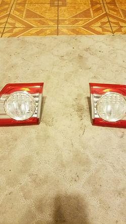 2011-2013 toyota corolla tail light right and left almost new original..luces traseras casi nuevas originales de toyota..buenas bonitas y baratas.