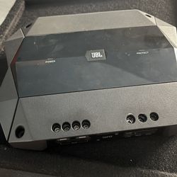 Jbl amplifier 5501/ Alpine S Subwoofer 