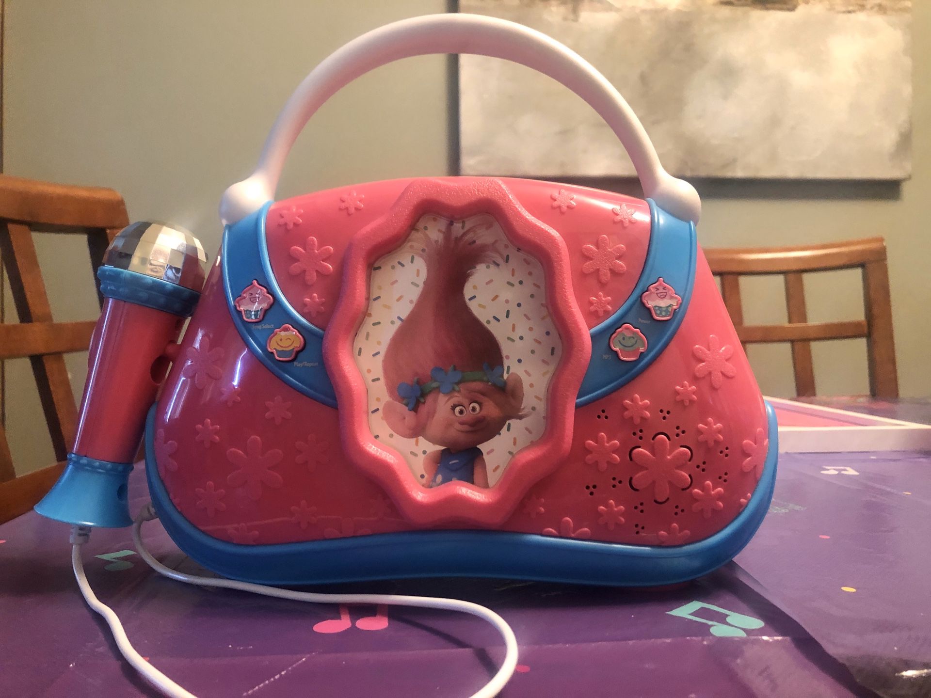 Troll purse with microphone