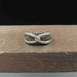 Size 5.25 Sterling Silver Dark And Light Diamond Chips Band Ring