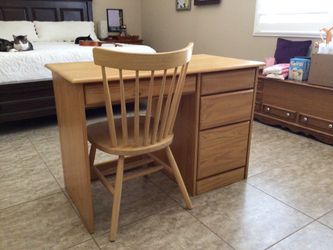 Desk With Chair 